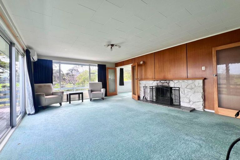 Photo of property in 102 Paekakariki Hill Road, Pauatahanui, Porirua, 5381