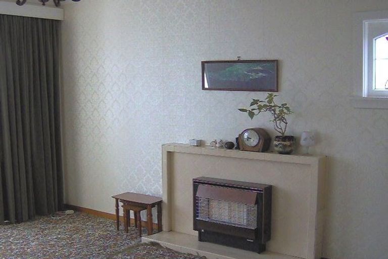 Photo of property in 15 Sutherland Crescent, Melrose, Wellington, 6023