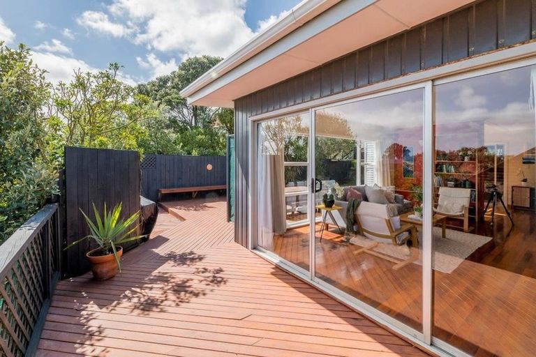 Photo of property in 17 Hughes Street, Waikanae Beach, Waikanae, 5036