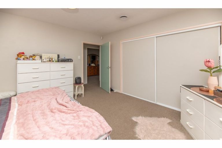 Photo of property in 10a Tracy Place, Redwood, Christchurch, 8051