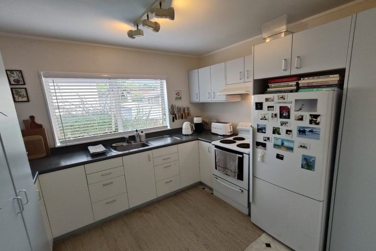 Photo of property in 2/28 Caribbean Drive, Unsworth Heights, Auckland, 0632