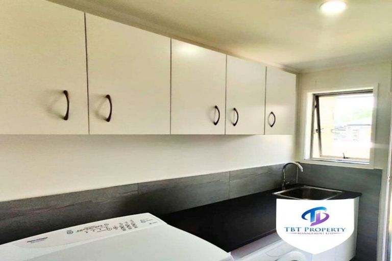 Photo of property in 18 Lipton Grove, Opaheke, Papakura, 2113