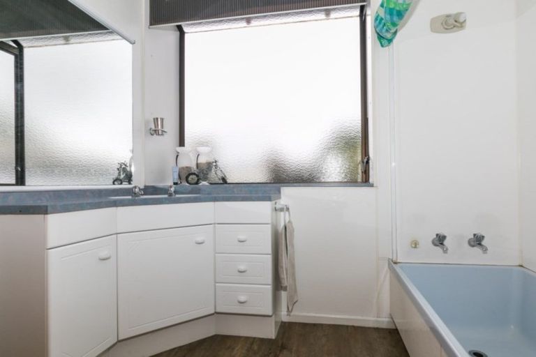 Photo of property in 48 Meeanee Road, Taradale, Napier, 4112