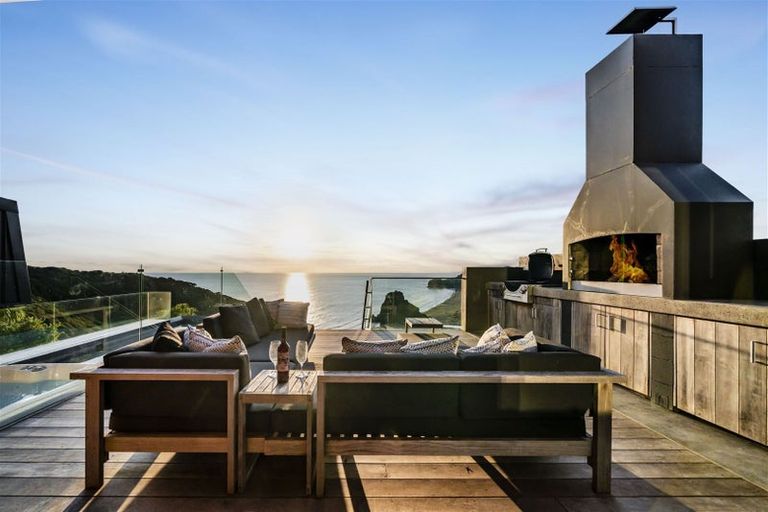 Photo of property in 81 Piha Road, Piha, New Lynn, 0772