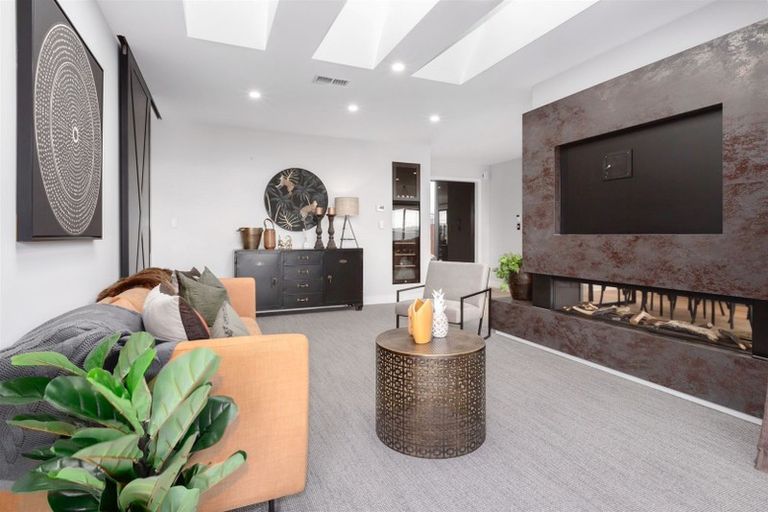 Photo of property in 16 Rotorua Grove, Aotea, Porirua, 5024