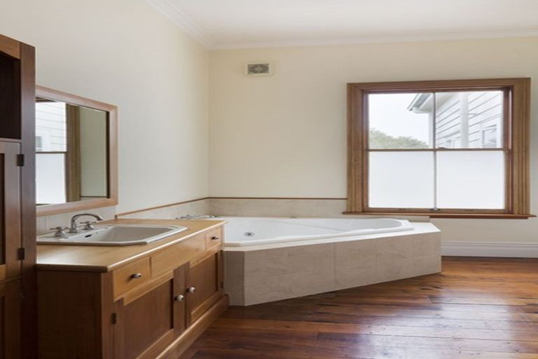 Photo of property in 32 Bellevue Road, Mount Eden, Auckland, 1024