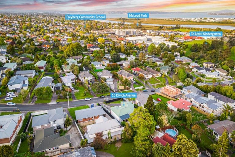 Photo of property in 15 Divich Avenue, Te Atatu South, Auckland, 0610
