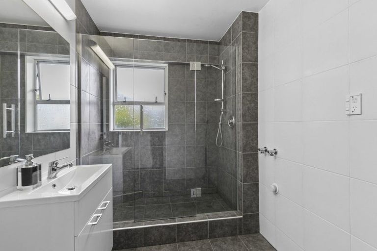 Photo of property in Standen Court, 1/90 Karori Road, Karori, Wellington, 6012