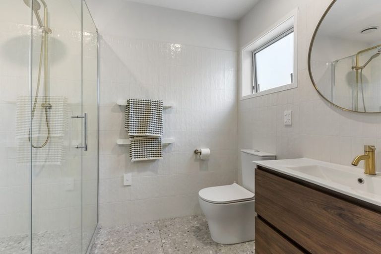 Photo of property in 35a Sullivan Avenue, Mangere Bridge, Auckland, 2022