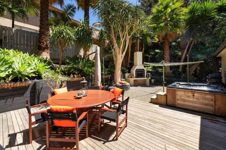 Photo of property in 25 Moore Street, Hillcrest, Auckland, 0627