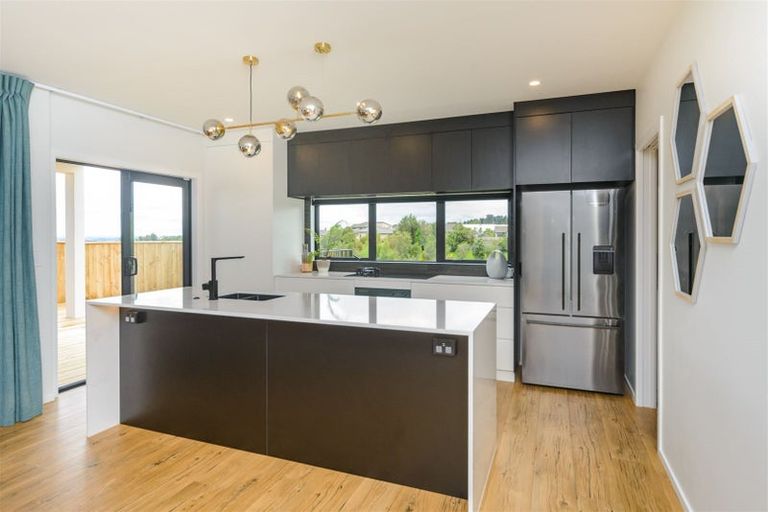 Photo of property in 18 Silkwood Place, Fitzherbert, Palmerston North, 4410