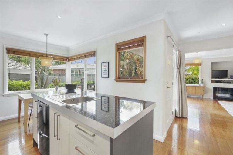 Photo of property in 8 Trist Place, Edgeware, Christchurch, 8013