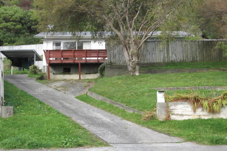 Photo of property in 25 Holmes Grove, Naenae, Lower Hutt, 5011