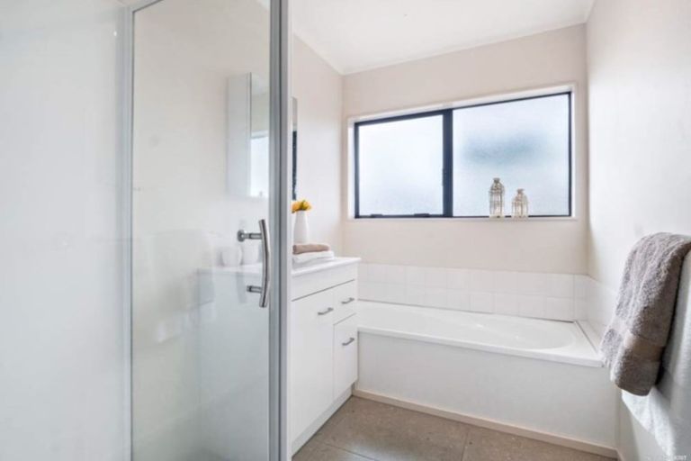 Photo of property in 1 Sorbonne Close, Albany, Auckland, 0632