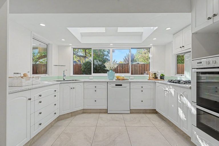 Photo of property in 4 Rowanwood Close, Halswell, Christchurch, 8025