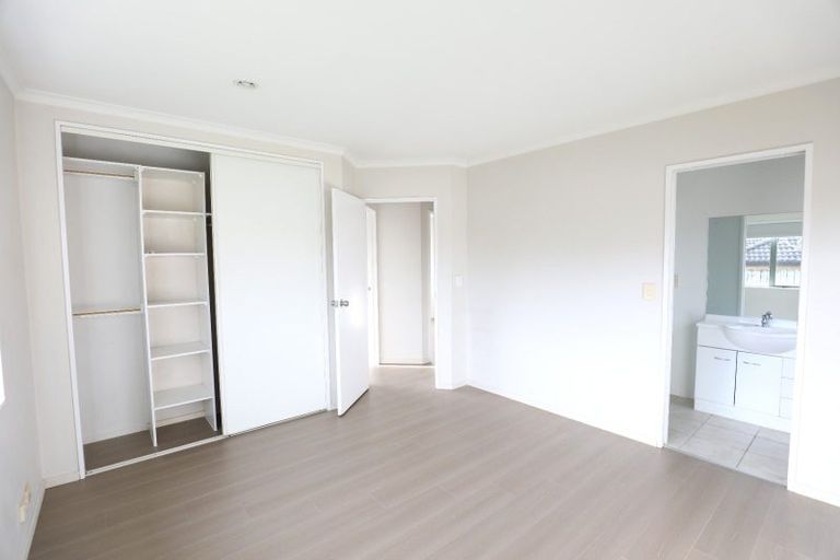 Photo of property in 24 Ashmere Lane, Weymouth, Auckland, 2103