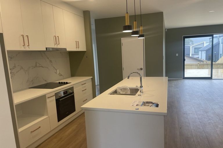 Photo of property in 21 Paparahi Place, Wainui, Silverdale, 0992