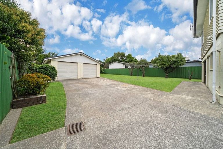 Photo of property in 14 Miro Road, Mangere Bridge, Auckland, 2022