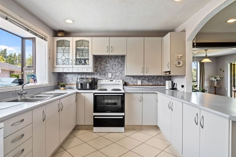 Photo of property in 25 Heaphy Place, Casebrook, Christchurch, 8051