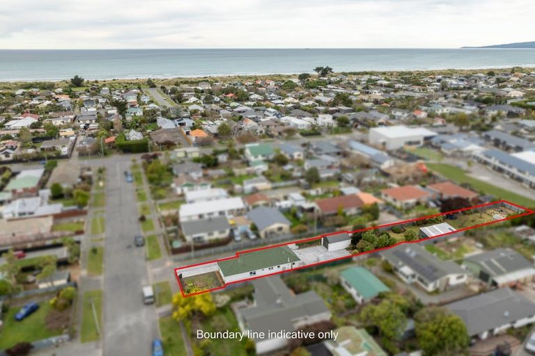 Photo of property in 25 Cradock Street, South New Brighton, Christchurch, 8062