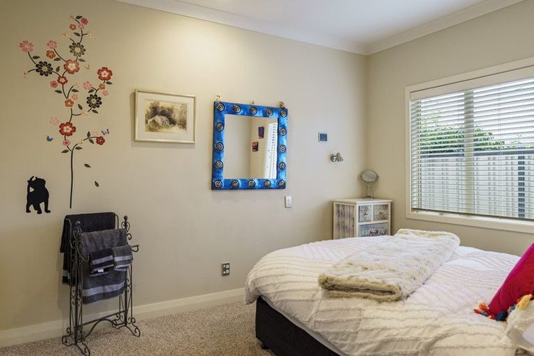 Photo of property in 33 Pinotage Drive, Greenmeadows, Napier, 4112