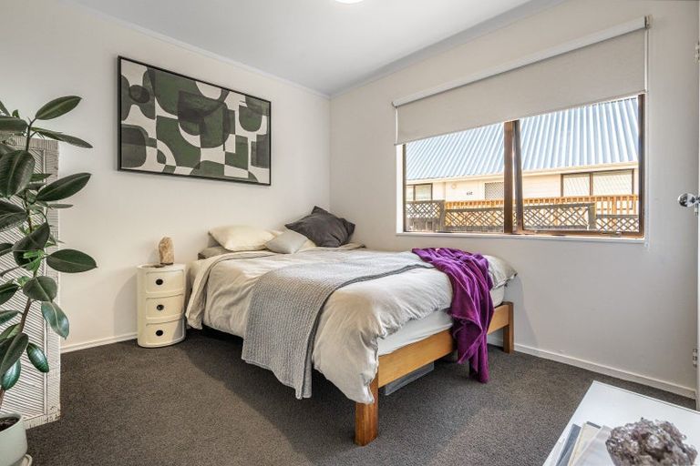 Photo of property in 2/43 Sabulite Road, Kelston, Auckland, 0602