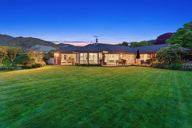 Photo of property in 9a Karaka Grove, Waikanae, 5036