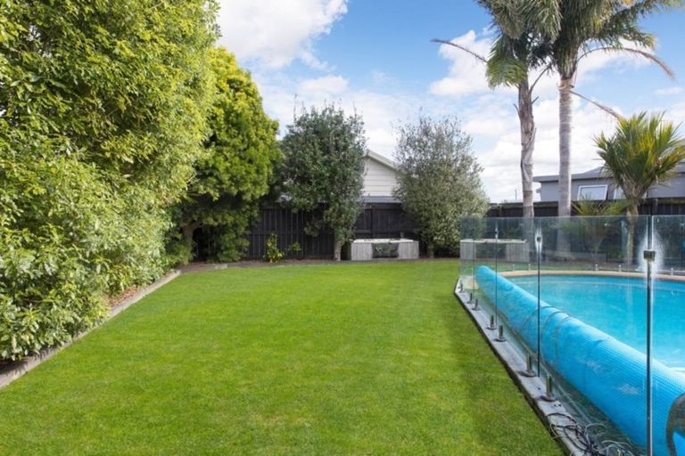 Photo of property in 13 Spinnaker Drive, Te Atatu Peninsula, Auckland, 0610