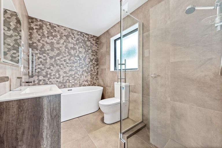 Photo of property in 111 Hillpark Drive, Pokeno, 2402