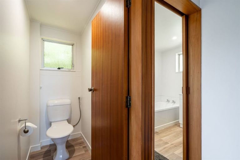 Photo of property in 2/35a Rangatira Road, Beach Haven, Auckland, 0626