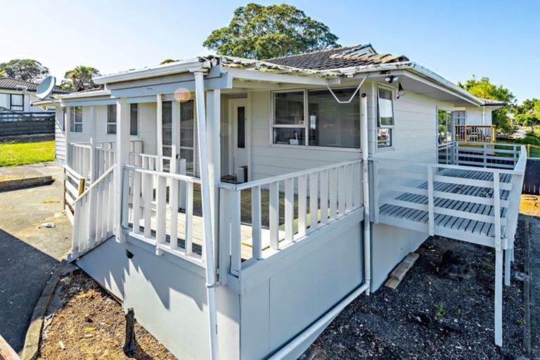 Photo of property in 14 Frobisher Way, Clendon Park, Auckland, 2103