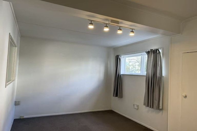 Photo of property in 2/16 Pupuke Road, Takapuna, Auckland, 0622