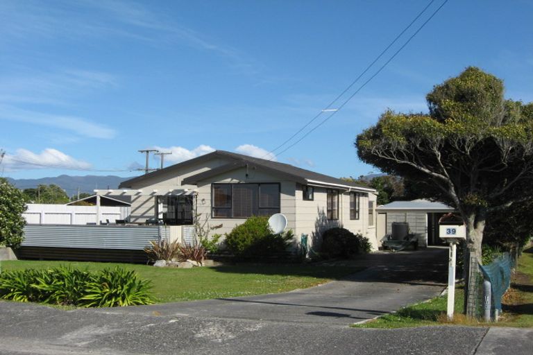 Photo of property in 39 Marine Parade, Carters Beach, Westport, 7825