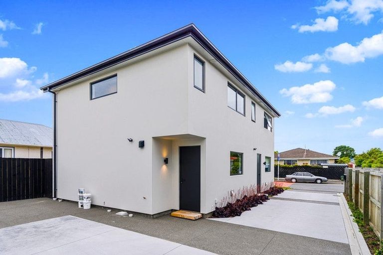 Photo of property in 2/67 Osborne Street, Waltham, Christchurch, 8011