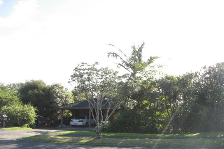 Photo of property in 19 Copperfield Terrace, Mellons Bay, Auckland, 2014