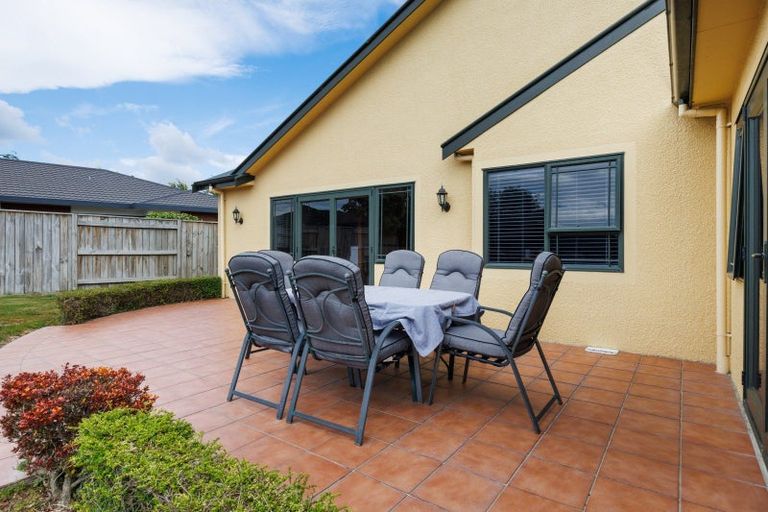 Photo of property in 27 Royal Oak Drive, Kelvin Grove, Palmerston North, 4414