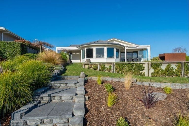 Photo of property in 5 Pukenamu Road, Rainbow Point, Taupo, 3330