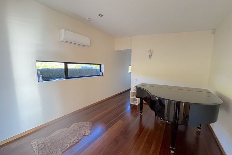 Photo of property in 2 Clearview Lane, Mount Pleasant, Christchurch, 8081