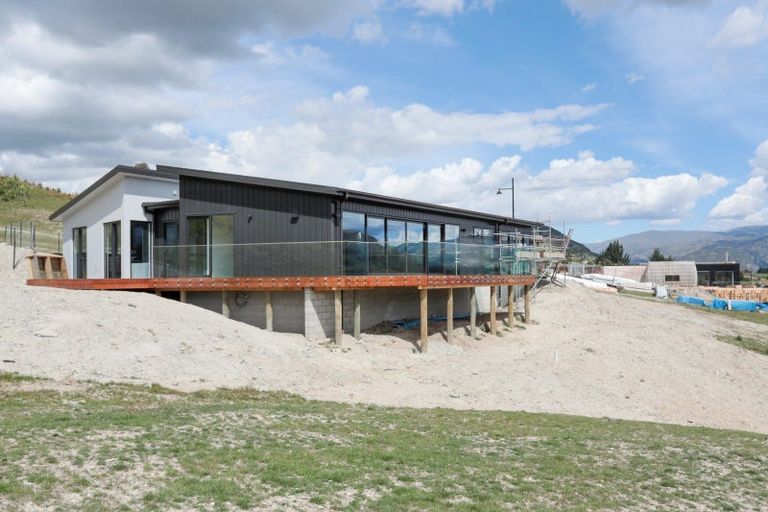 Photo of property in 13 Akitu Rise, Wanaka, 9305