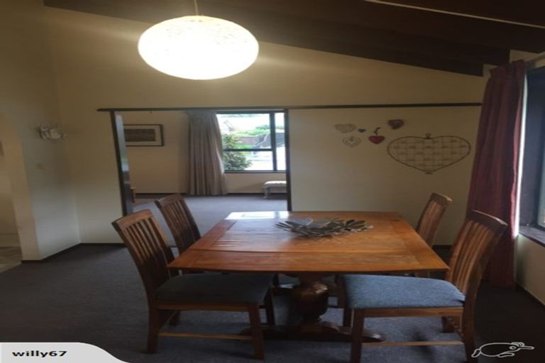 Photo of property in 12 Harkness Place, Avonhead, Christchurch, 8042