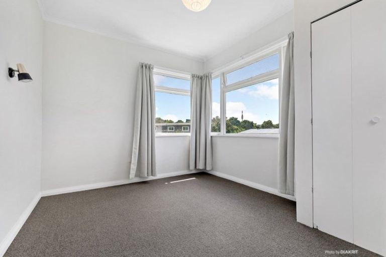 Photo of property in 199 Newlands Road, Newlands, Wellington, 6037