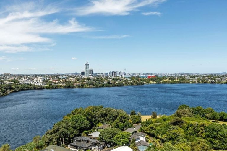 Photo of property in 10/90 Kitchener Road, Milford, Auckland, 0620