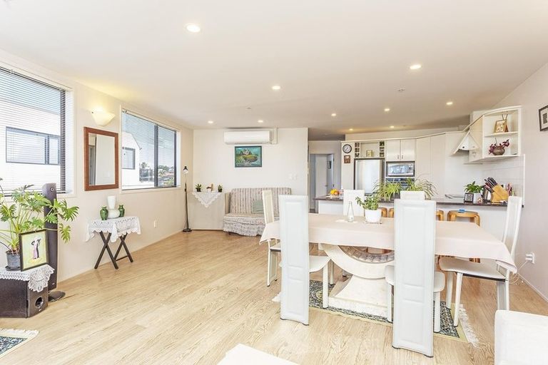 Photo of property in Mon Desir Apartments, 5/175g Hurstmere Road, Takapuna, Auckland, 0622