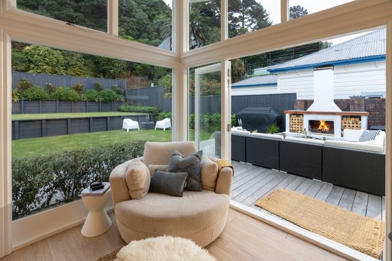 Photo of property in 81 Marine Parade, Seatoun, Wellington, 6022