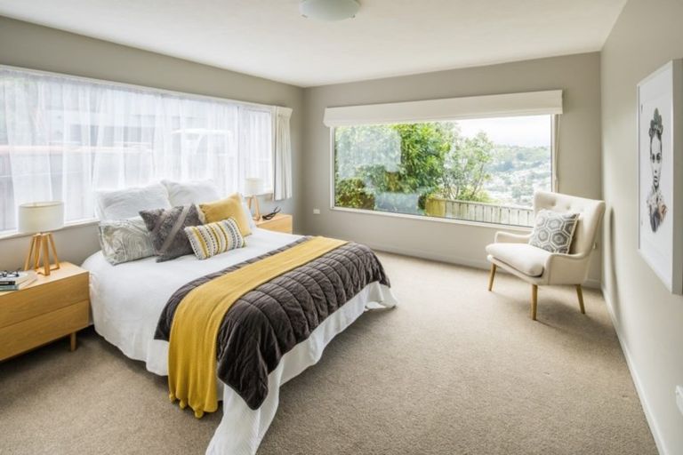 Photo of property in 18 Dargle Way, Island Bay, Wellington, 6023