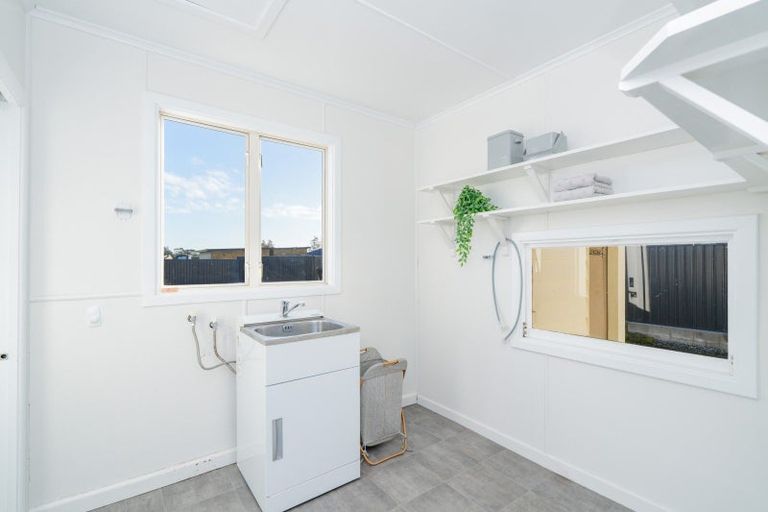 Photo of property in 24 Park Street, Winton, 9720