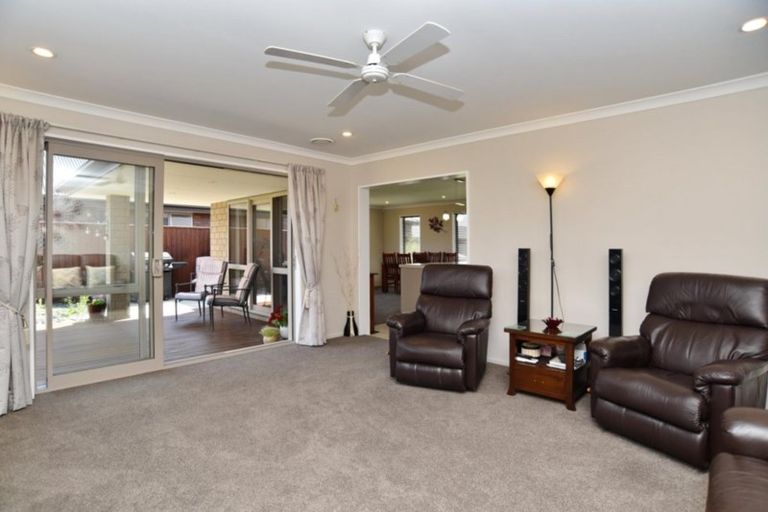 Photo of property in 7 Walnut Way, Rangiora, 7400
