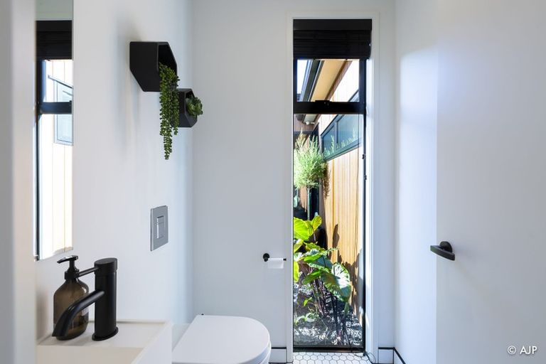 Photo of property in 15 Kotuku Road, Waiuku, 2682