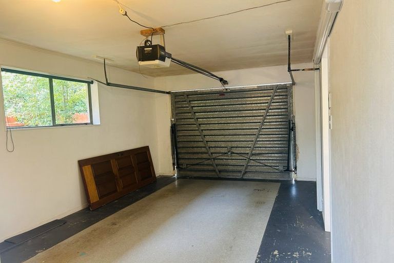 Photo of property in 28 Rewarewa Crescent, Waikanae, 5036