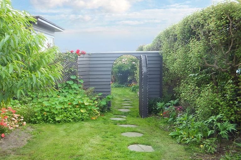 Photo of property in 85 Saint Andrews Hill Road, Mount Pleasant, Christchurch, 8081